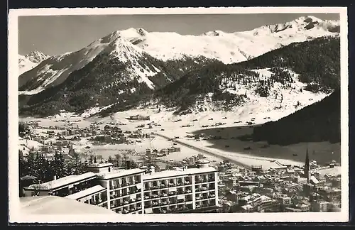 AK Davos-Platz, Thurgauer Heilstätte mit schneebedeckten Bergen