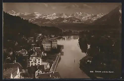 AK Thun, Ortsansicht am Wasser gegen die Alpen