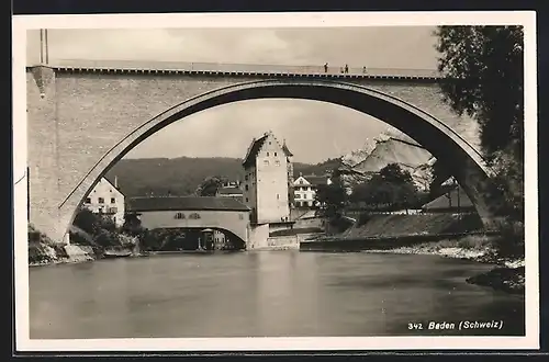 AK Baden, Durchblick auf gedeckte Brücke