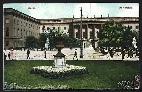 AK Berlin, Universität mit Passanten und Pferdekutschen