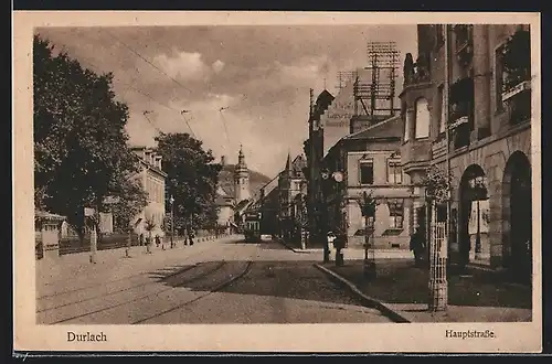 AK Durlach, Hauptstrasse mit Blick auf eine Strassenbahn