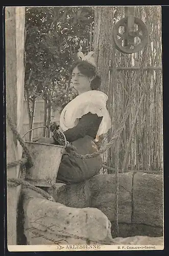 AK Arles, Frau in Tracht, Arlesienne