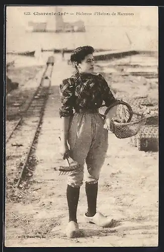 AK Charente-Infre, Pecheuse d`Huitres de Marennes, Austernsammlerin