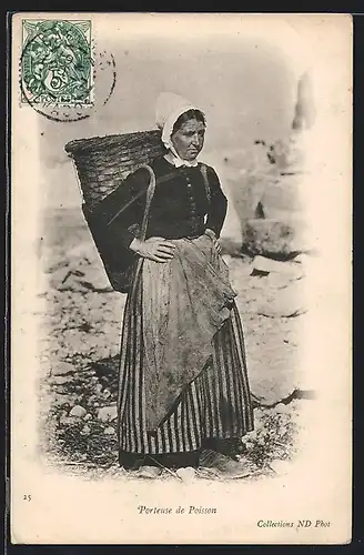 AK Porteuse de Poisson, Frau in Tracht und mit Kiepe