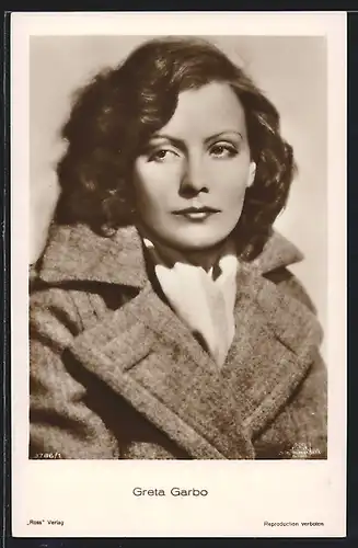 AK Schauspielerin Greta Garbo im Mantel