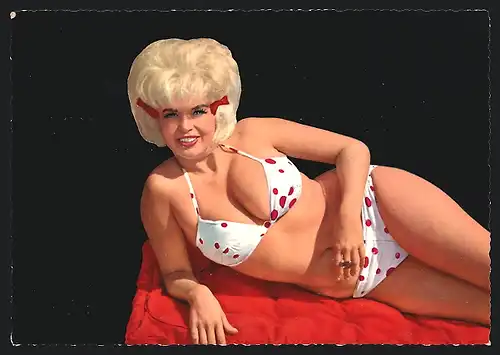 AK Schauspielerin Jayne Mansfield im weissen Bikini
