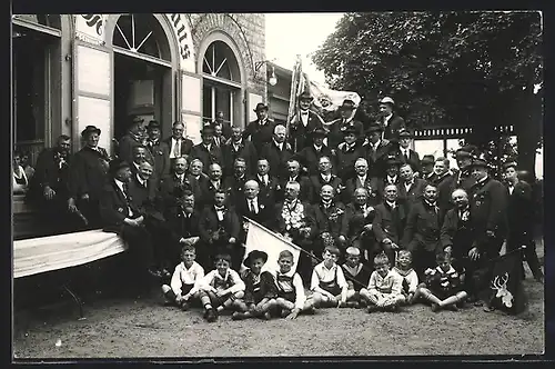 Foto-AK Kitzingen /Main, 325 jähriges Jubiläums-Schiessen & Fahnenweihe, Gruppenbild, Schützenfest