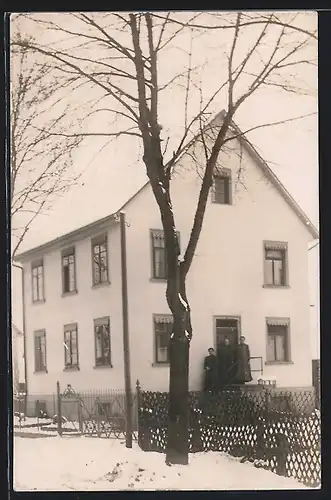 Foto-AK Krauchenwies, Wohnhaus im Schnee