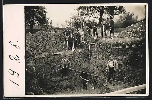 Foto-AK Dentingen, Wasserleitungsbau am Lindenwehr Offingen 1928