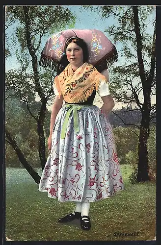 AK Junge Frau in Spreewälder Tracht vor Bäumen