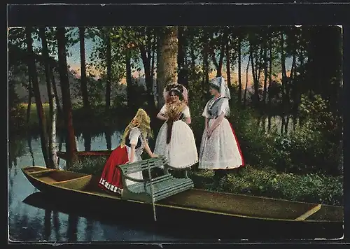 AK Frauen in Tracht am Kahn, Tracht Spreewald
