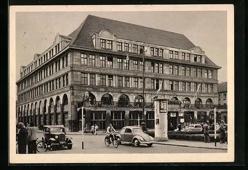 AK Krefeld, Am Bahnhofsplatz mit Fahrradfahrern und Autos