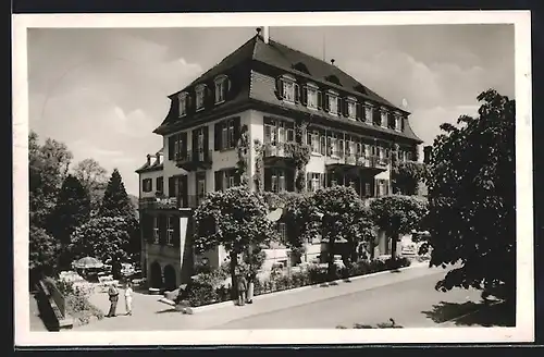 AK Badenweiler, vor dem Hotel Engler