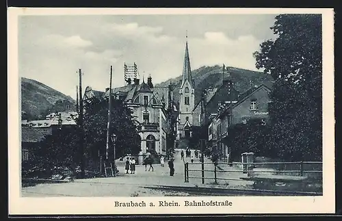 AK Braubach a. Rhein, Bahnhofstrasse mit Anwohnern