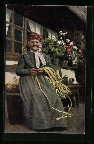 AK Frau in Schwarzwälder Tracht beim Korbflechten