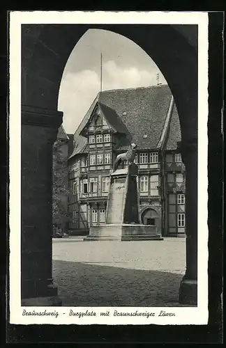 AK Braunschweig, Burgplatz mit Braunschweiger Löwen