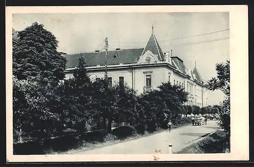 AK Zlatè Moravce, Strassenpartie mit Blick auf ein herrschaftliches Haus