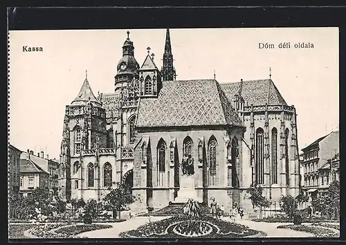 AK Kassa, Dom deli oldala