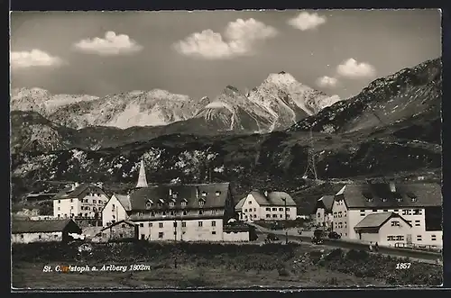 AK St. Christoph a. Arlberg, Ortsansicht mit Gebirgspanorama