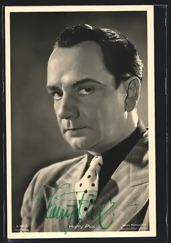 AK Schauspieler Harry Piel elegant mit Krawatte im Jackett, mit original Autograph
