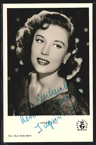 AK Schauspielerin Ingrid Lutz im Abendkleid mit elegantem Ohrschmuck, mit original Autograph
