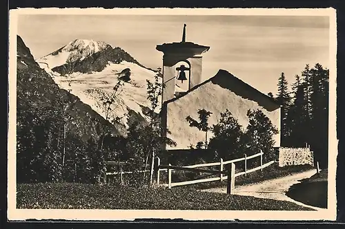 AK Fextal, Ober Engadin, Das Bergkirchlein mit Blick auf Piz Tremoggia