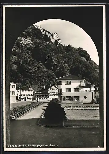 AK Vaduz, Blick vom Rathaus gegen das Schloss