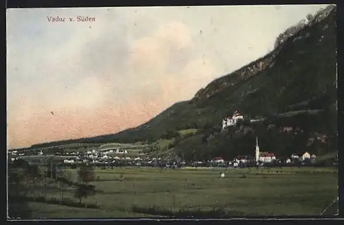 AK Vaduz, Ortsansicht am Fuss der Berge