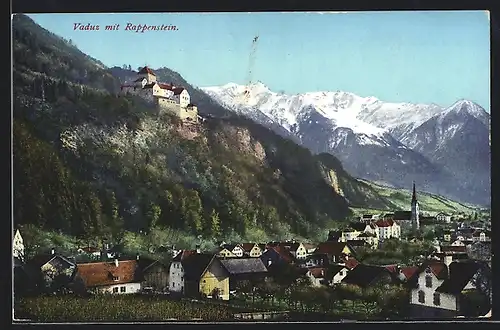 AK Vaduz, Blick auf das Bergschloss, über der Stadt thronend