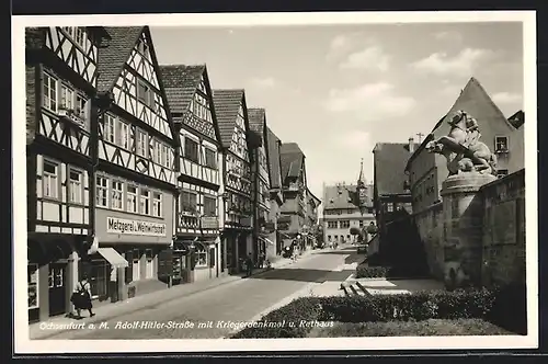 AK Ochsenfurt a. M., Strasse mit Kriegerdenkmal u. Rathaus