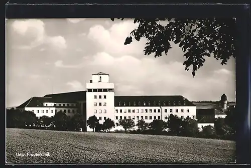 AK Würzburg, Universitäts-Frauenklinik von einem Feld aus gesehen