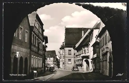 AK Volkach am Main, Strassenpartie mit Geschäften