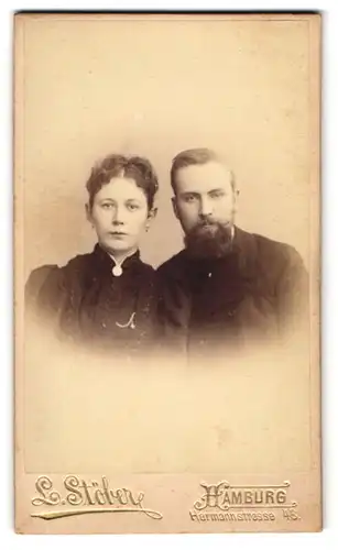 Fotografie Ludwig Stöber, Hamburg, Hermannstr. 43, Junges Paar in modischer Kleidung