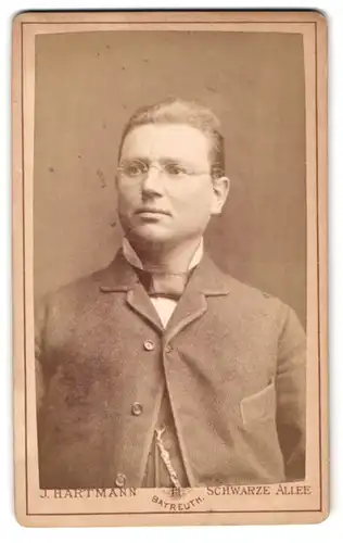 Fotografie J. Hartmann, Bayreuth, Schwarze Allee, Bürgerlicher Herr mit Brille