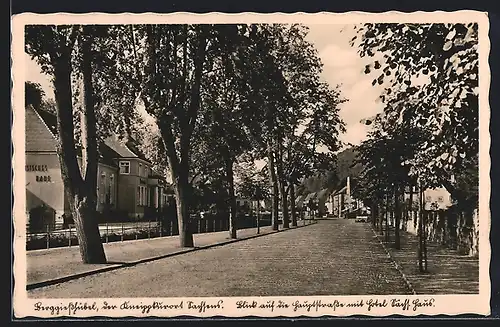 AK Berggiesshübel, Blick auf die Hauptstrasse mit Hotel Sächsisches Haus