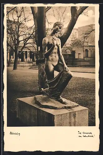 AK Duisburg, Skulptur Die Kniende