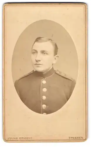 Fotografie Julius Grusche, Dresden, junger Soldat in Uniform