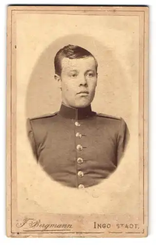 Fotografie F. Bergmann, Ingolstadt, junger Soldat in Uniform