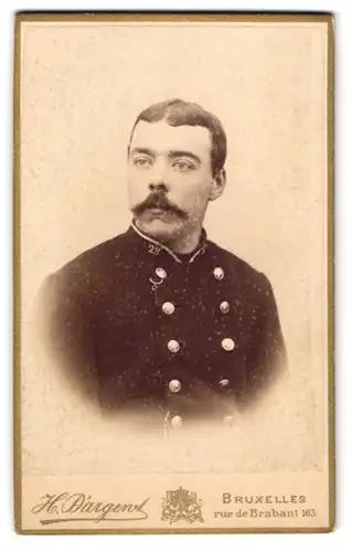 Fotografie H. Dargent, Bruxelles, belgischer Soldat in Uniform Rgt. 28 mit Mustasch