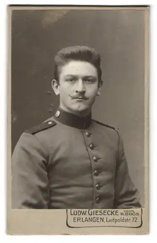 Fotografie Ludw. Giesecke, Erlangen, junger Soldat in Uniform Rgt. 19 mit Mustasch