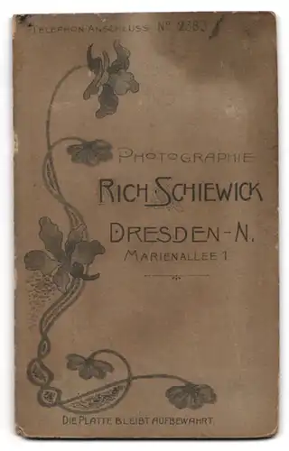 Fotografie Rich. Schiewick, Dresden, junger sächsischer Soldat in Uniform Rgt. 177