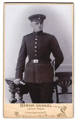 Fotografie Bernh. Gunkel, Leipzig, sächischer Soldat Georg Löhnert in Uniform mit Bajonett