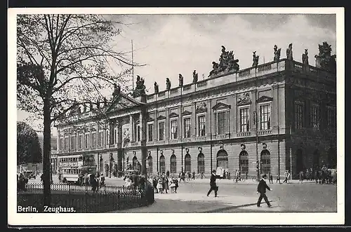 AK Berlin, Zeughaus mit Autobus