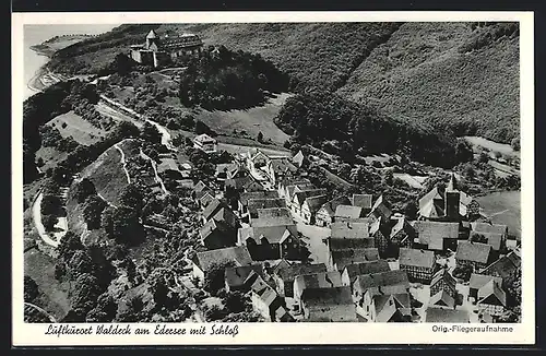 AK Waldeck am Edersee, Ortsansicht mit Schloss, Fliegeraufnahme