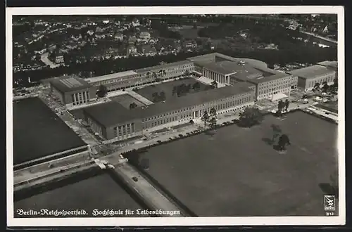 AK Berlin, Reichssportfeld, Hochschule für Leibesübungen vom Flugzeug aus