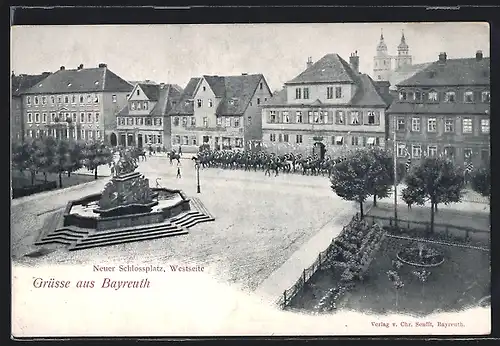 AK Bayreuth, Westseite des neuen Schlossplatz mit dem Brunnen