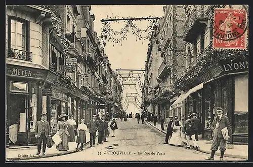 AK Trouville-sur-Mer, La Rue de Paris, Strassenpartie