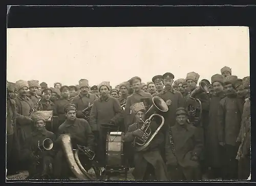 Foto-AK Soldatenverbrüderung, Waffenstillstand 1917, Arbeiterbewegung