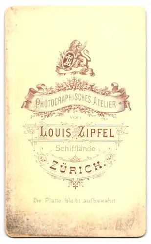 Fotografie Louis ZIpfel, Zürich, Schifflände, Junge Dame mit Hochsteckfrisur und Kragenbrosche