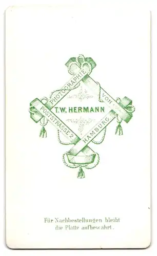 Fotografie T. W. Hermann, Hamburg, Poststr. 2, Zwei junge Damen in zeitgenössischer Kleidung